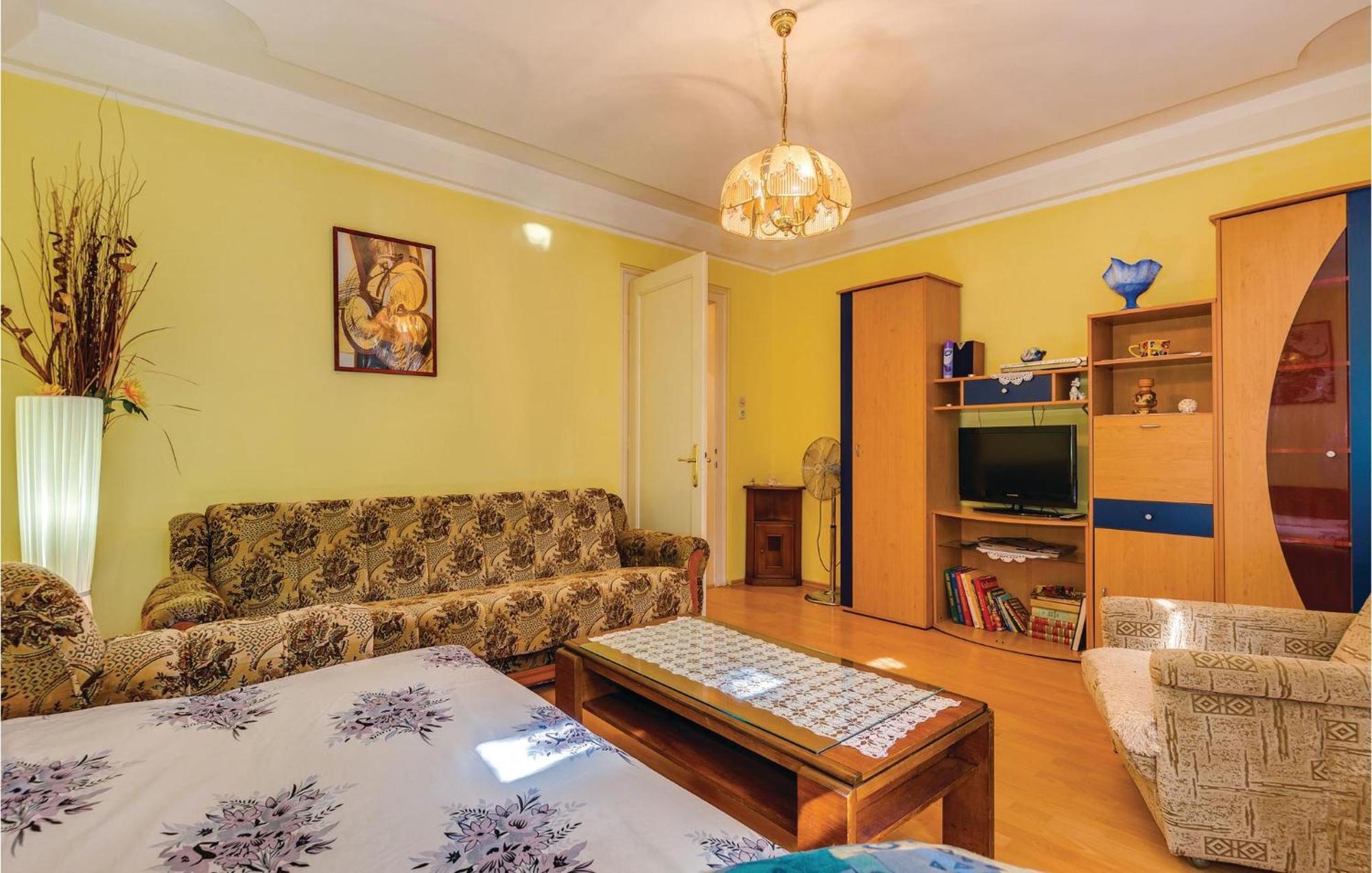 1 Bedroom Beautiful Apartment In Bakar Luaran gambar